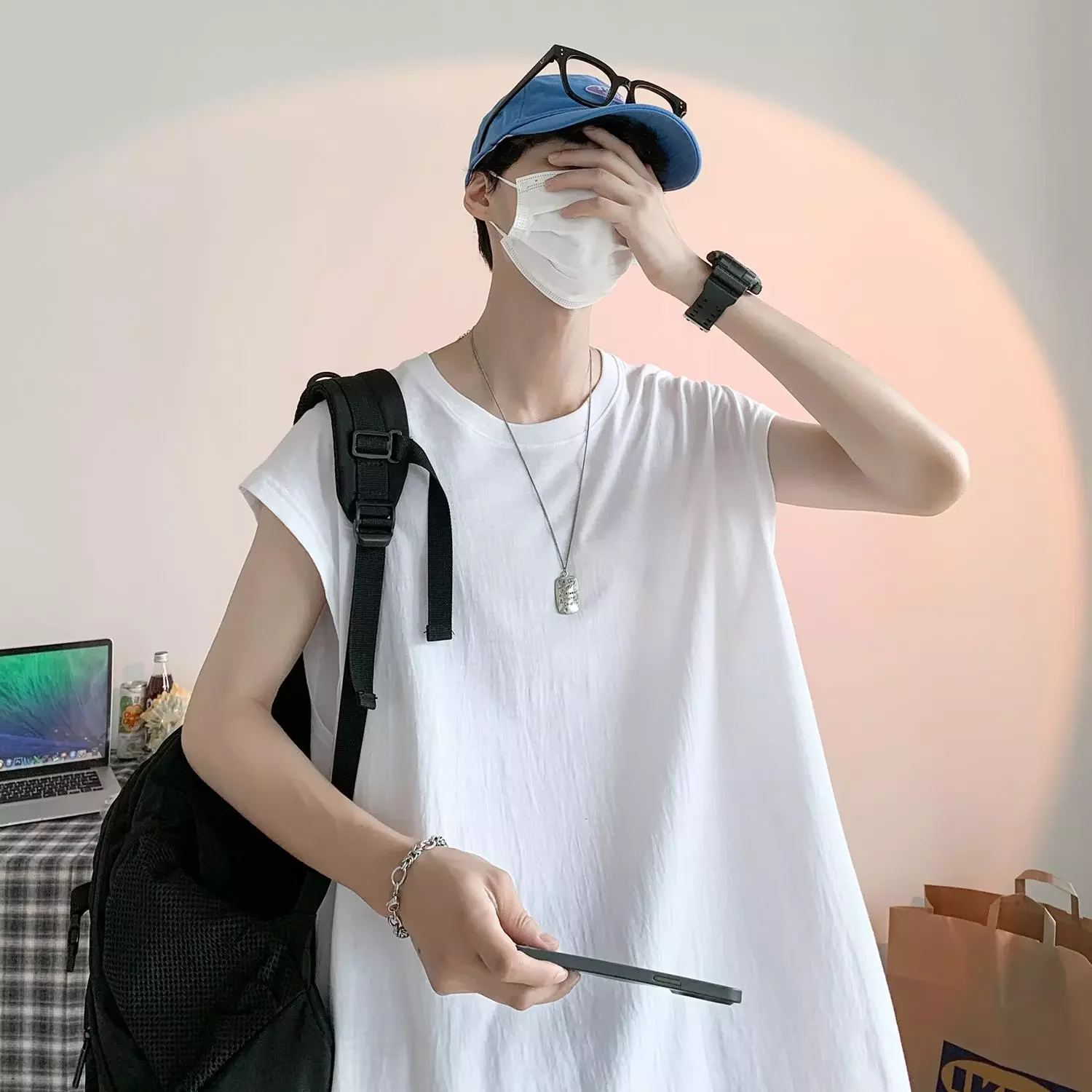 2022 summer new men's sleeveless sports fashion T-shirt cotton solid color casual vest vest
2022 summer new men's sleeveless sports fashion T-shirt cotton solid color casual vest vest