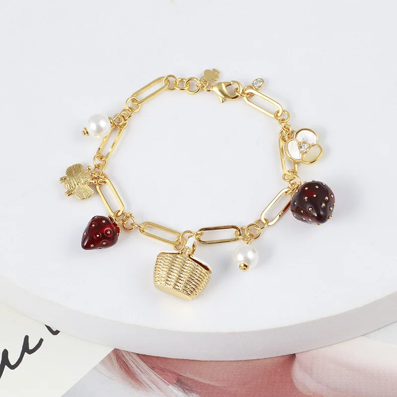 European and American idyllic enamel strawberry pearl flower basket flower bee multi-fall sweet bracelet
European and American idyllic enamel strawberry pearl flower basket flower bee multi-fall sweet bracelet