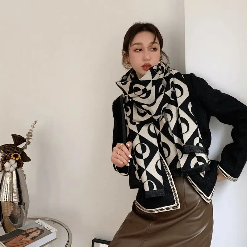 Designer Brand Cashmere Scarf Autumn Winter Women's New Fashion Thick Scarf Hot Sale Shawl 목도리 Cotton Scarf Women Luxury Echarpe
Designer Brand Cashmere Scarf Autumn Winter Women's New Fashion Thick Scarf Hot Sale Shawl 목도리 Cotton Scarf Women Luxury Echarpe