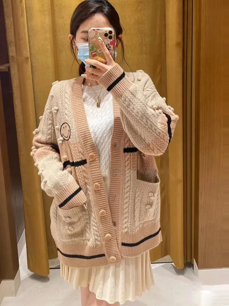 2022 Fall/Winter Colorblock Design V-Neck Long Sleeve Wool Knit Women Cardigan Jacket Sweater
2022 Fall/Winter Colorblock Design V-Neck Long Sleeve Wool Knit Women Cardigan Jacket Sweater