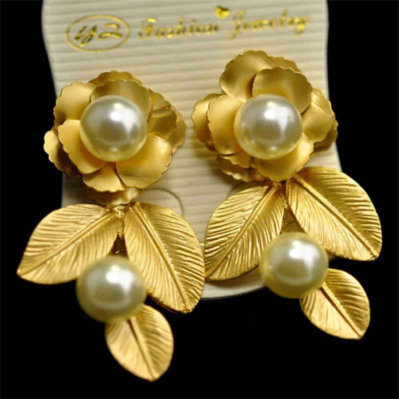 European and American Antique Pearl Leaf Earrings Korean Version Small Fresh Earrings Pearl Gold Ear Jewelry Wholesale
European and American Antique Pearl Leaf Earrings Korean Version Small Fresh Earrings Pearl Gold Ear Jewelry Wholesale