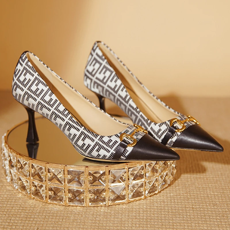 Fashion Print Patchwork Gold Decoration Pumps Spring Summer Elegant Shoes for Female 2023 Vintage Office Lady Luxury Style Pumps
Fashion Print Patchwork Gold Decoration Pumps Spring Summer Elegant Shoes for Female 2023 Vintage Office Lady Luxury Style Pumps