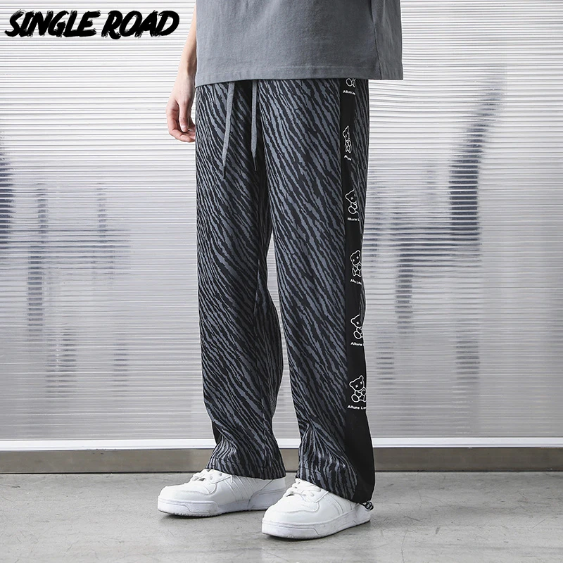 Single Road Mens Baggy Joggers Men 2022 Side stripe Bear Print Trousers Male Harajuku Streetwear Wide Leg Hip Hop Casual Pants
Single Road Mens Baggy Joggers Men 2022 Side stripe Bear Print Trousers Male Harajuku Streetwear Wide Leg Hip Hop Casual Pants