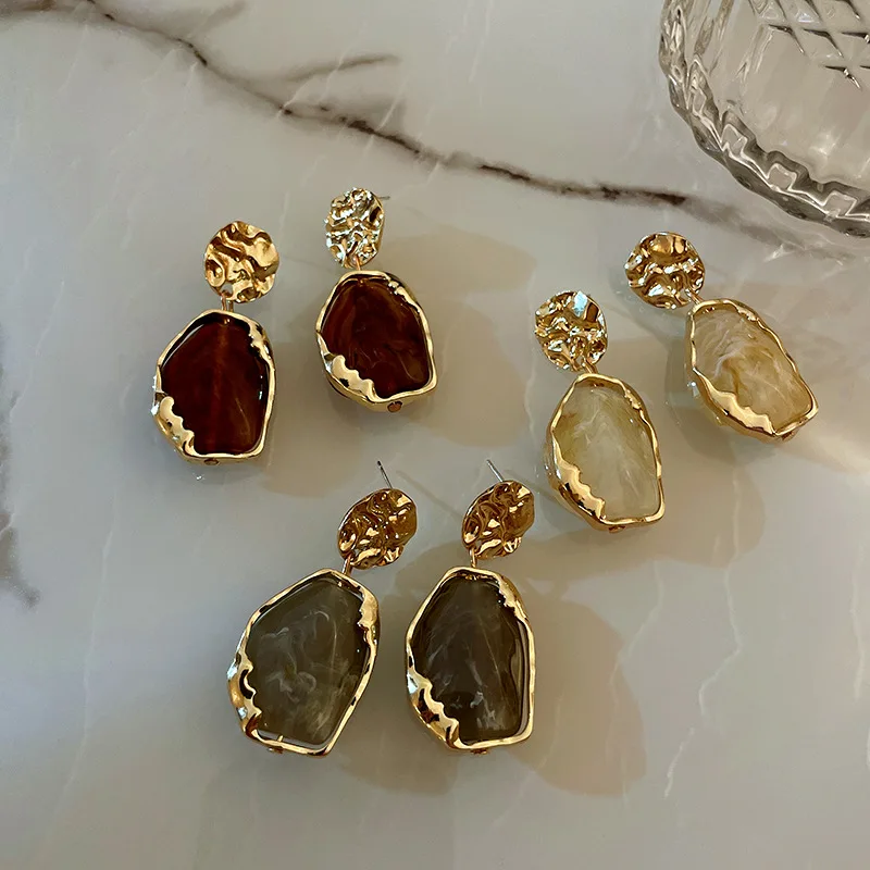 Korean version resin geometric earrings retro palace style earrings temperament women's fashion earrings
Korean version resin geometric earrings retro palace style earrings temperament women's fashion earrings