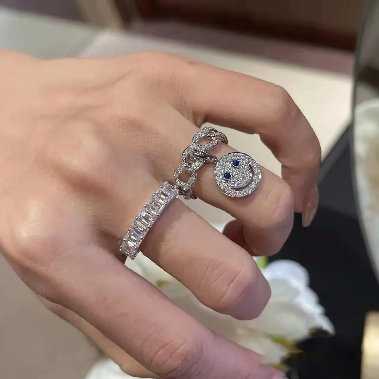 Smile Face Finger Ring White Gold Filled Chain Wedding band Rings for Women Bridal Promise Engagement Jewelry Gift
Smile Face Finger Ring White Gold Filled Chain Wedding band Rings for Women Bridal Promise Engagement Jewelry Gift