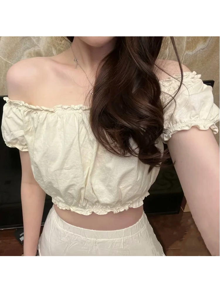 Повседневные женские футболки из мягкого хлопка бежевого цвета, лето 2023, модные женские однотонные Топы в стиле ретро с воротником-лодочкой и короткими рукавами
Повседневные женские футболки из мягкого хлопка бежевого цвета, лето 2023, модные женские однотонные Топы в стиле ретро с воротником-лодочкой и короткими рукавами