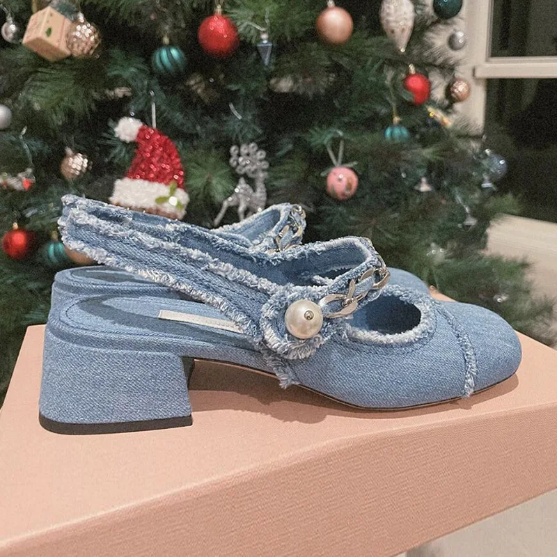 Square Toe Cap Sandals for Women Spring and Autumn New Style Back Empty Slippers Chain Mixed with Blue Chunky Heel High Heels
Square Toe Cap Sandals for Women Spring and Autumn New Style Back Empty Slippers Chain Mixed with Blue Chunky Heel High Heels
