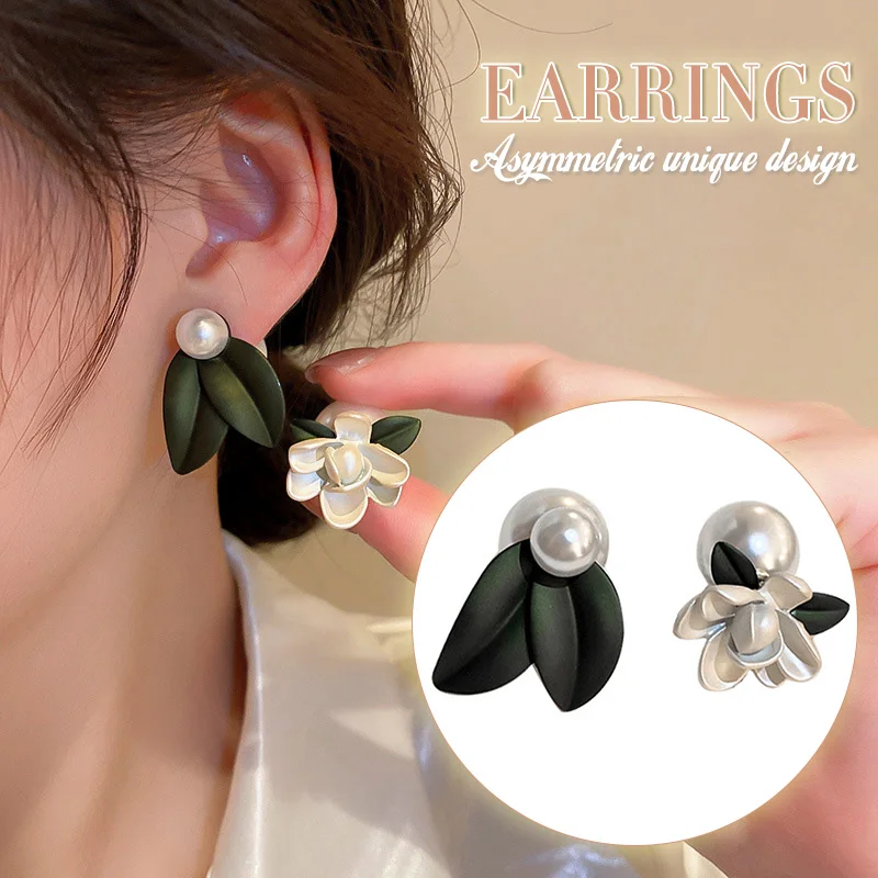 Minimalist Pearl Stud Earrings For Woman Korean Fashion White Flower Black Leaf Jewelry Party Girl's Temperament Accessories
Minimalist Pearl Stud Earrings For Woman Korean Fashion White Flower Black Leaf Jewelry Party Girl's Temperament Accessories