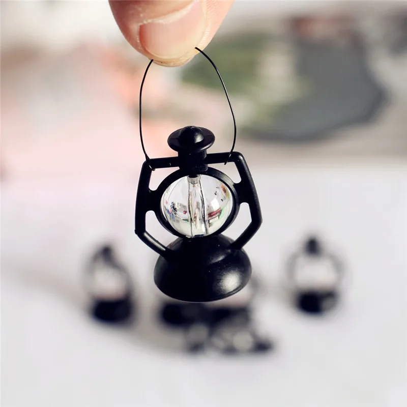Dollhouse miniature scene 1/6 1/12 model dollhouse accessories mini retro simulation small kerosene lamp ornament
Dollhouse miniature scene 1/6 1/12 model dollhouse accessories mini retro simulation small kerosene lamp ornament