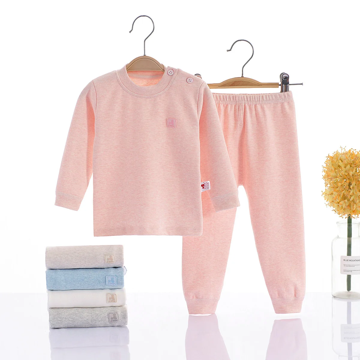 Autumn and winter children's thermal underwear suit boys and girls autumn clothes long pants cotton baby clothes
Autumn and winter children's thermal underwear suit boys and girls autumn clothes long pants cotton baby clothes