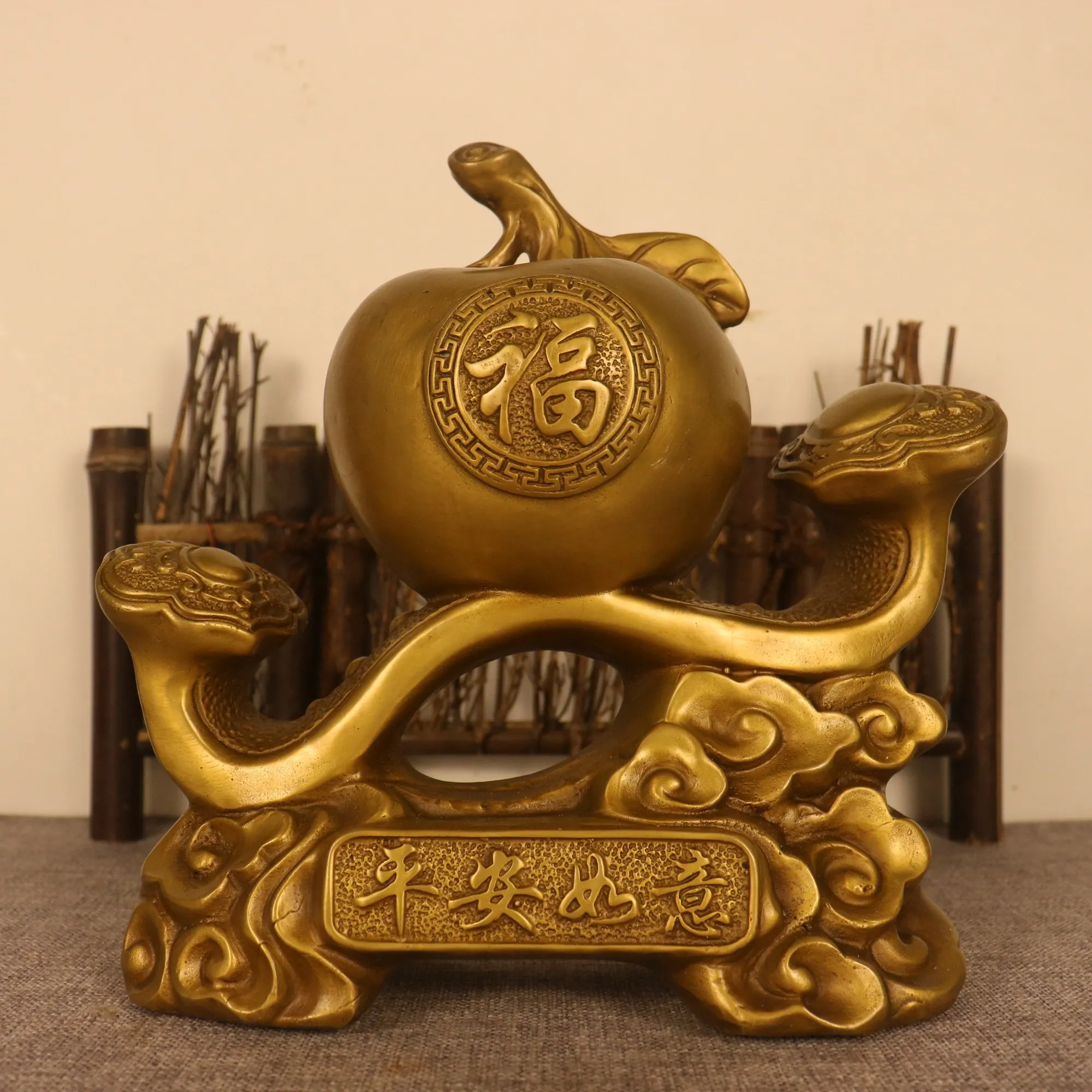 10"Tibetan Temple Collection Old Brass Apple Statue Ruyi Life Safe and Ruyi Amass wealth Ornaments Town house
10"Tibetan Temple Collection Old Brass Apple Statue Ruyi Life Safe and Ruyi Amass wealth Ornaments Town house