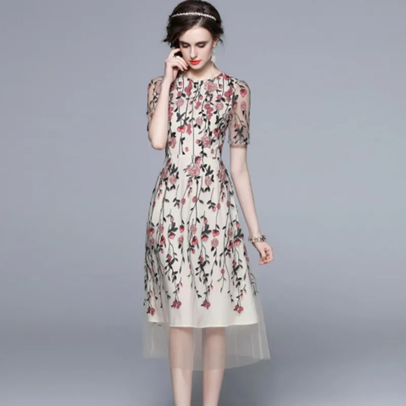 2022 summer Design Elegant Flower Embroidery Spaghetti Strap Dresses New Fashion Sexy Bohemia Dress
2022 summer Design Elegant Flower Embroidery Spaghetti Strap Dresses New Fashion Sexy Bohemia Dress