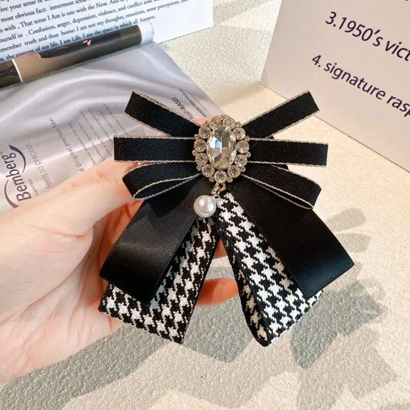 Bow Tie Brooch for Women's Girls Korean Fashion College Style White Shirt Suits Accessories Ribbon Crystal Collar Flowers Pins
Bow Tie Brooch for Women's Girls Korean Fashion College Style White Shirt Suits Accessories Ribbon Crystal Collar Flowers Pins
