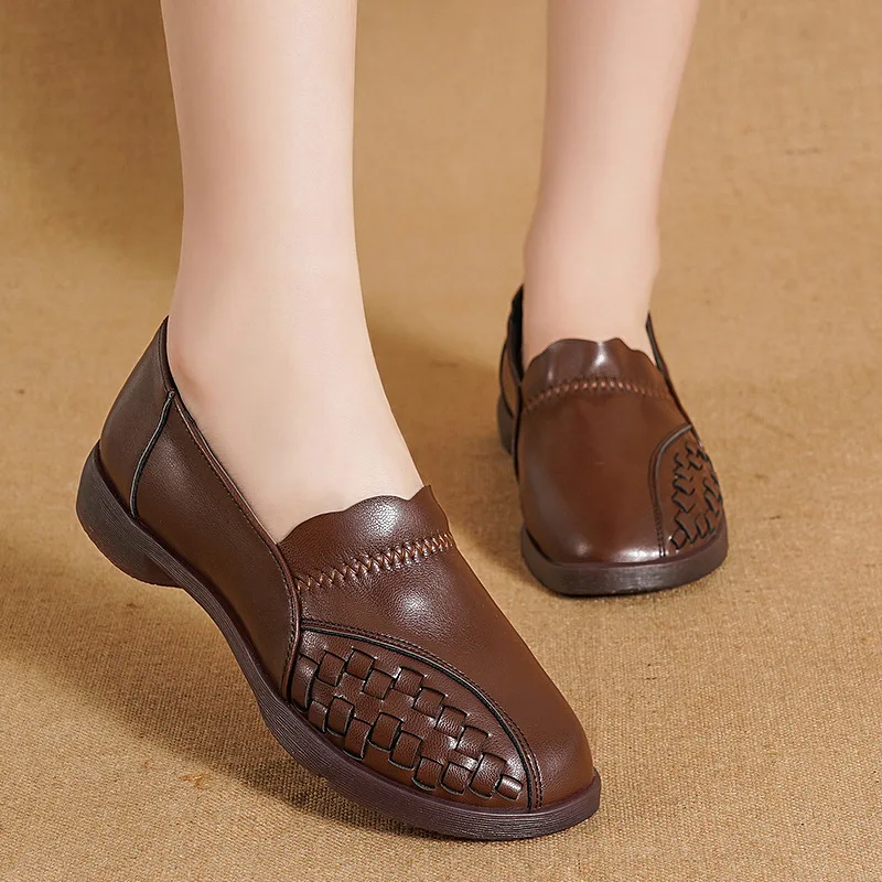 Fashion Retro Women's Shoes Spring New Comfortable Mother Shoes Low Heel Outdoor Casual Shoes 41 Size Women Shoes 
Fashion Retro Women's Shoes Spring New Comfortable Mother Shoes Low Heel Outdoor Casual Shoes 41 Size Women Shoes