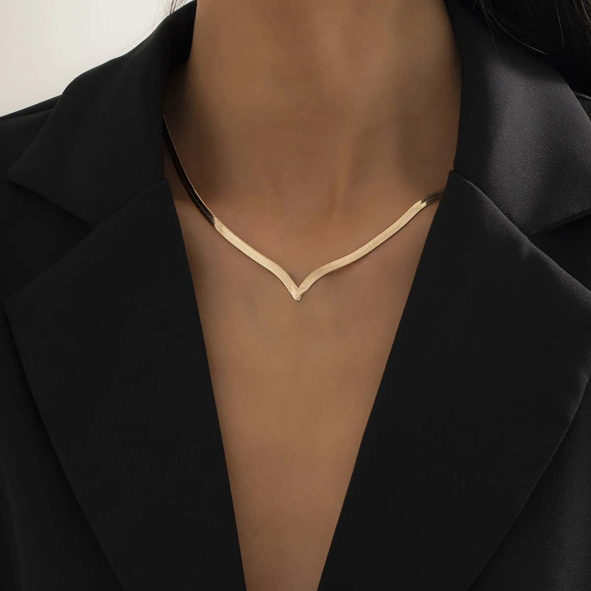 Stainless Steel Ladies Simple Copper Flat Snake Chain Necklace Punk V-Shaped Short Neck Clavicle Necklace Girlfriend Jewelry
Stainless Steel Ladies Simple Copper Flat Snake Chain Necklace Punk V-Shaped Short Neck Clavicle Necklace Girlfriend Jewelry