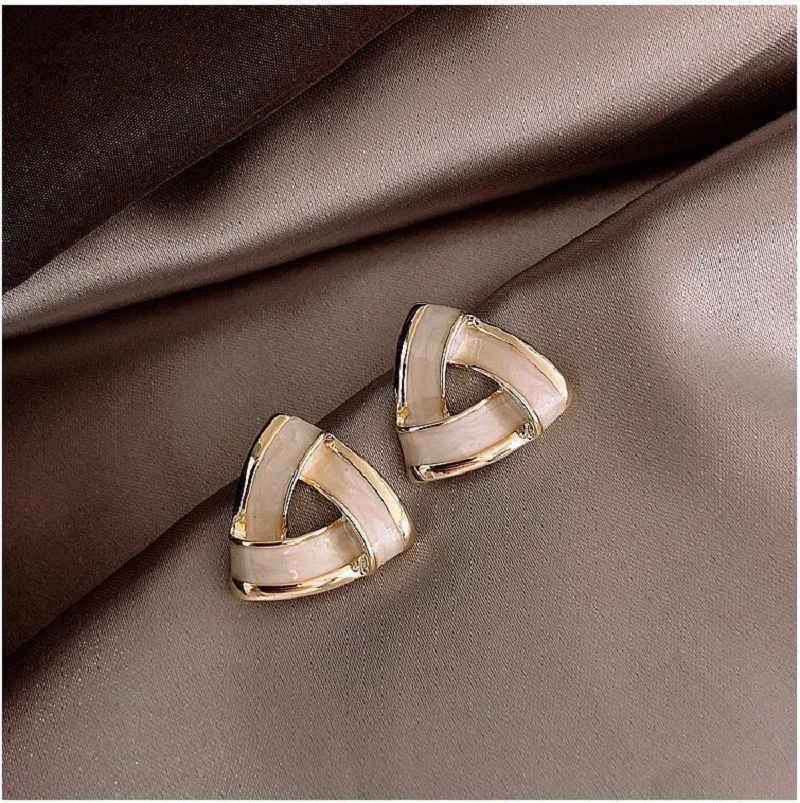 S925 silver needle Korean White Earrings Fashion temperament street shooting simple triangle oil dripping Earrings Party Gift
S925 silver needle Korean White Earrings Fashion temperament street shooting simple triangle oil dripping Earrings Party Gift