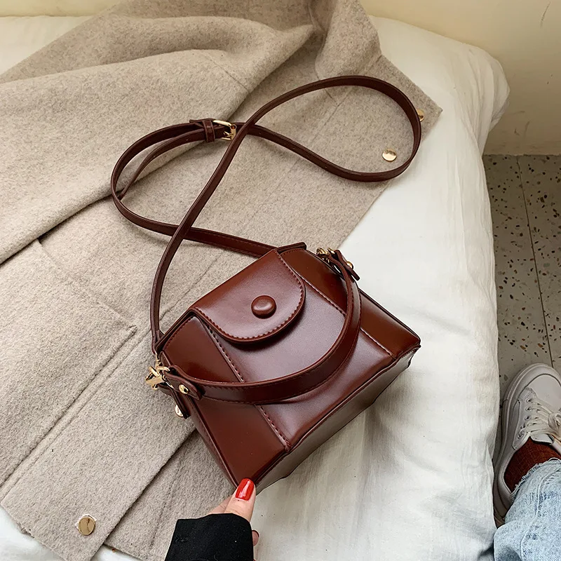 High-quality PU Waterproof Retro Women's Bag Fashion Messenger Bucket Handbag for Women Korean Versatile Shoulder Handbags
High-quality PU Waterproof Retro Women's Bag Fashion Messenger Bucket Handbag for Women Korean Versatile Shoulder Handbags