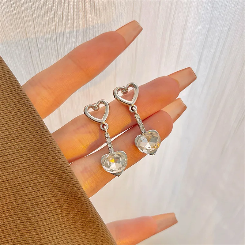 Minar Sweet Shiny Rhinestone Heart Long Dangle Earrings for Women Girl Silver Color Alloy Love Drop Earring Wedding Jewelry Gift
Minar Sweet Shiny Rhinestone Heart Long Dangle Earrings for Women Girl Silver Color Alloy Love Drop Earring Wedding Jewelry Gift