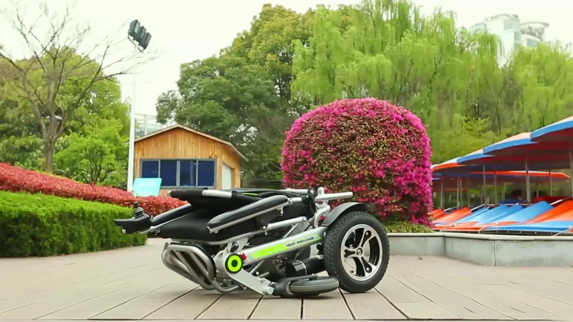 Airwheel H3T smart folding electric wheelchair with Remote Control Function
Airwheel H3T smart folding electric wheelchair with Remote Control Function