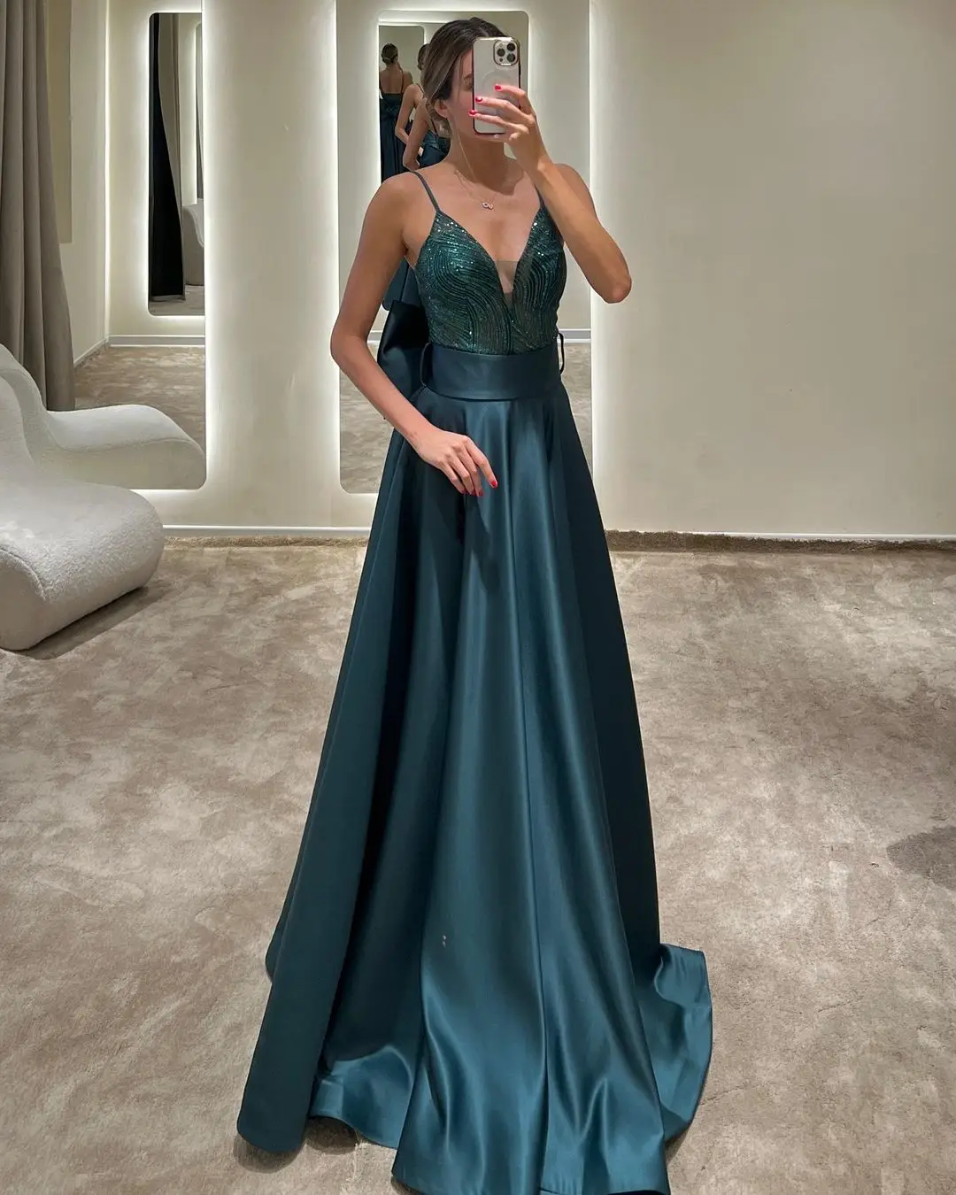 Elegant Luxury Sparkly Prom Dresses Sequined Sleeveless Side Slit Evening Party Gowns Floor-Length Pleats Custom Made Robes De
Elegant Luxury Sparkly Prom Dresses Sequined Sleeveless Side Slit Evening Party Gowns Floor-Length Pleats Custom Made Robes De