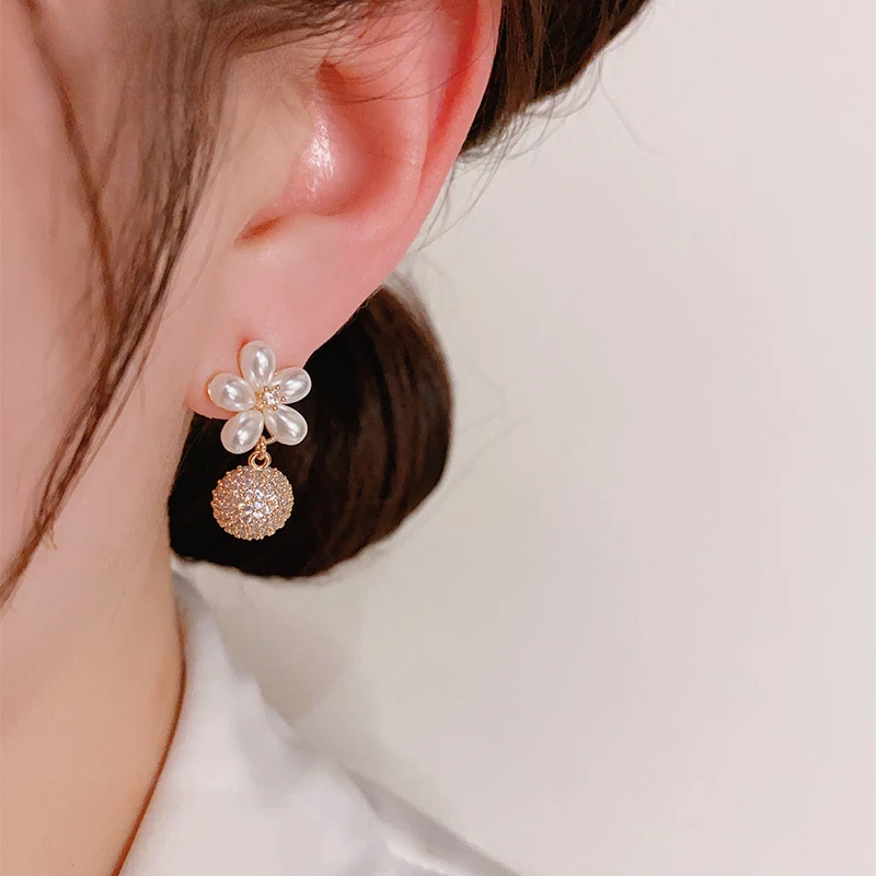S925 Silver Needle Pearl Flower Micro-Inlaid Zircon Ball Dangle Earrings for Women Party Accessories Fashion Jewelry
S925 Silver Needle Pearl Flower Micro-Inlaid Zircon Ball Dangle Earrings for Women Party Accessories Fashion Jewelry