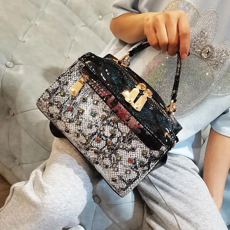 100% Genuine Leather 2022 New Fashion Luxury Brand One Shoulder Messenger Bag Diamond Large Capacity Ladies Handbag Sac Gg Bolsa
100% Genuine Leather 2022 New Fashion Luxury Brand One Shoulder Messenger Bag Diamond Large Capacity Ladies Handbag Sac Gg Bolsa