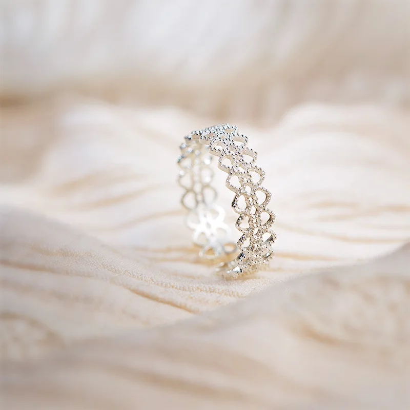 Korean Fashion Silver Plated Lace Hollow Shaped Ring for Women Personalized Temperament Finger Rings Wedding Party Jewelry Gifts
Korean Fashion Silver Plated Lace Hollow Shaped Ring for Women Personalized Temperament Finger Rings Wedding Party Jewelry Gifts