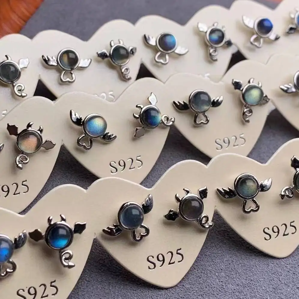 5 пар, серьги-гвоздики из натуральной лабрадорита
5 пар, серьги-гвоздики из натуральной лабрадорита