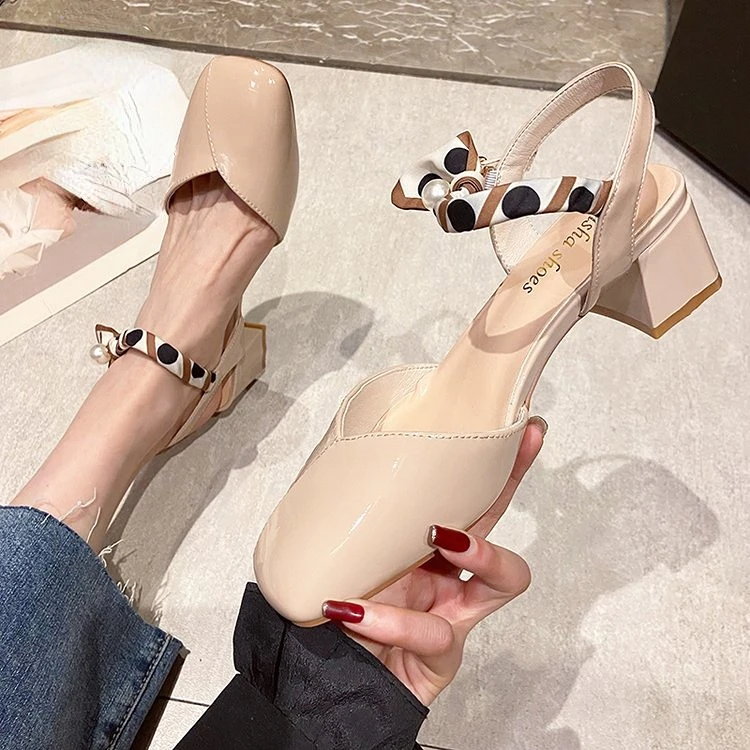 2022 Fashion New Net Red High Heel Thick Heel Shoes One Word Buckle PU Shallow Mouth Square Toe Middle Heel High Heels
2022 Fashion New Net Red High Heel Thick Heel Shoes One Word Buckle PU Shallow Mouth Square Toe Middle Heel High Heels