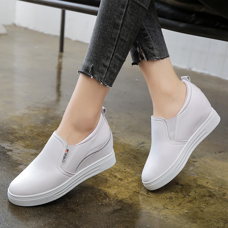 Ladies Casual Shoes 2022 New PU Medium Heel Platform Shoes Fashion Ladies Inner Heightening Shoes Comfortable Slip-On Loafers
Ladies Casual Shoes 2022 New PU Medium Heel Platform Shoes Fashion Ladies Inner Heightening Shoes Comfortable Slip-On Loafers