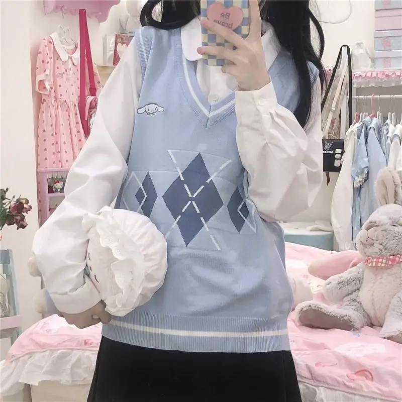Милый трикотажный свитер без рукавов Sanrio Kuromi с вышивкой аниме жилет для девочек Харадзюку преппи свободная осенняя одежда
Милый трикотажный свитер без рукавов Sanrio Kuromi с вышивкой аниме жилет для девочек Харадзюку преппи свободная осенняя одежда
