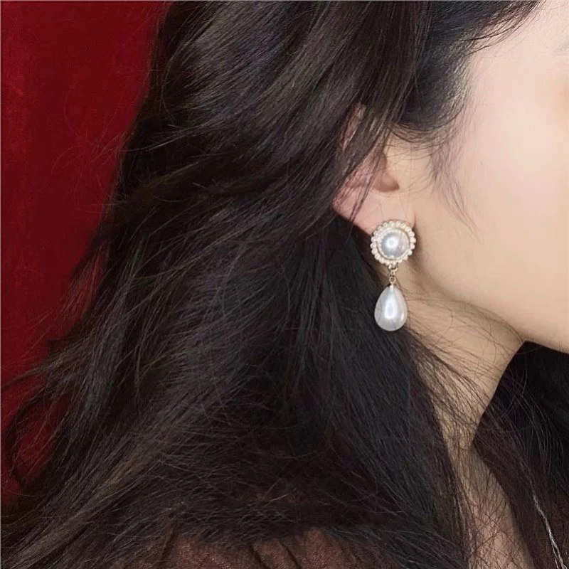 Beauty Court Baroque Elegant Ins Inlaid French Style Retro Water Drop Texture Pearl Earrings Ear Studs for Women Girls
Beauty Court Baroque Elegant Ins Inlaid French Style Retro Water Drop Texture Pearl Earrings Ear Studs for Women Girls