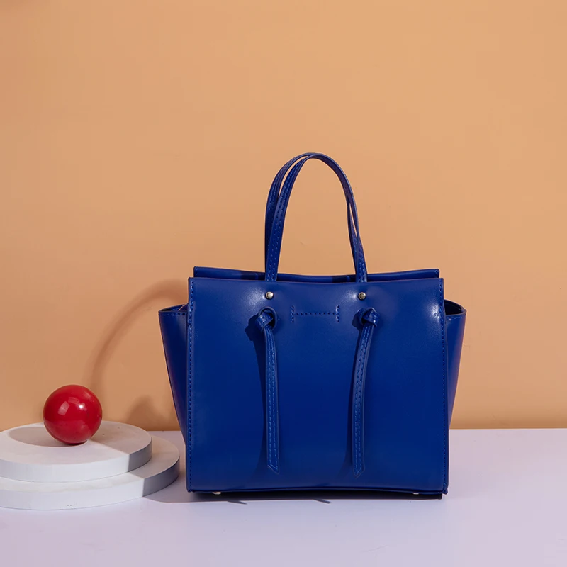 2022 Luxury Leather Letter Shoulder Bags for Women Handbags Versatile Bags Designer Fashion Large Capacity Tote Bag
2022 Luxury Leather Letter Shoulder Bags for Women Handbags Versatile Bags Designer Fashion Large Capacity Tote Bag
