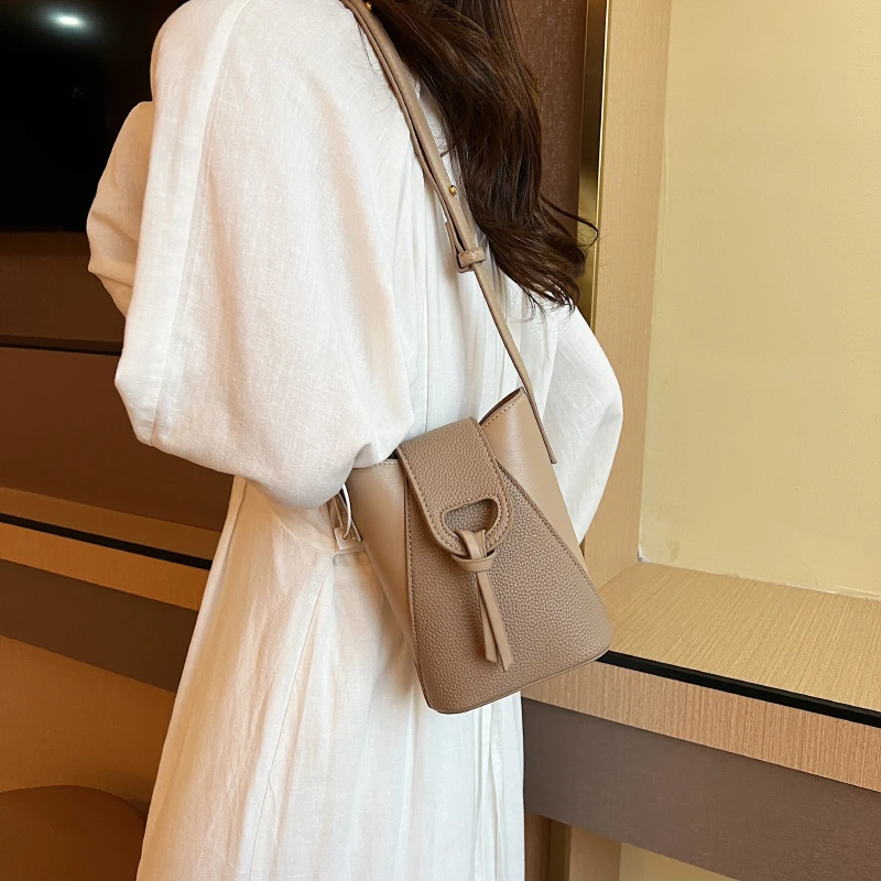 High Quality PU Bucket Bag for Women Luxury Shoulder Bag Cute Purses and Handbags Designer Crossbody Bag 2023 New Satchel
High Quality PU Bucket Bag for Women Luxury Shoulder Bag Cute Purses and Handbags Designer Crossbody Bag 2023 New Satchel
