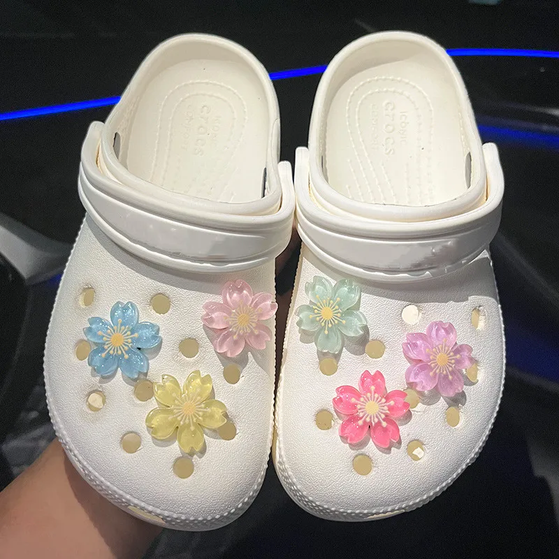 6 шт. 6 лепестков цветок Croc шармы Дизайнер DIY сверкающие украшения для обуви Decaration для Croc JIBS Clogs для детей мальчиков женщин девочек Подарки Нов...
6 шт. 6 лепестков цветок Croc шармы Дизайнер DIY сверкающие украшения для обуви Decaration для Croc JIBS Clogs для детей мальчиков женщин девочек Подарки Нов...
