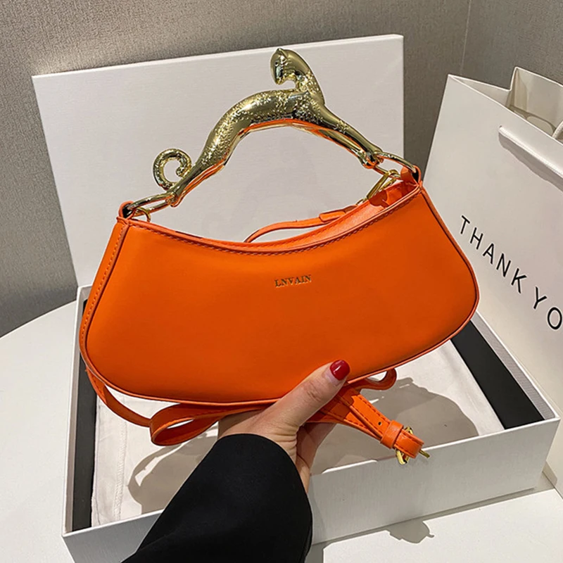2023 Summer Solid Color PU Leather Trendy Oval Shape Shoulder Bag Handle Design Messenger Bag Daily Commuting Ladies Clutch Bag
2023 Summer Solid Color PU Leather Trendy Oval Shape Shoulder Bag Handle Design Messenger Bag Daily Commuting Ladies Clutch Bag