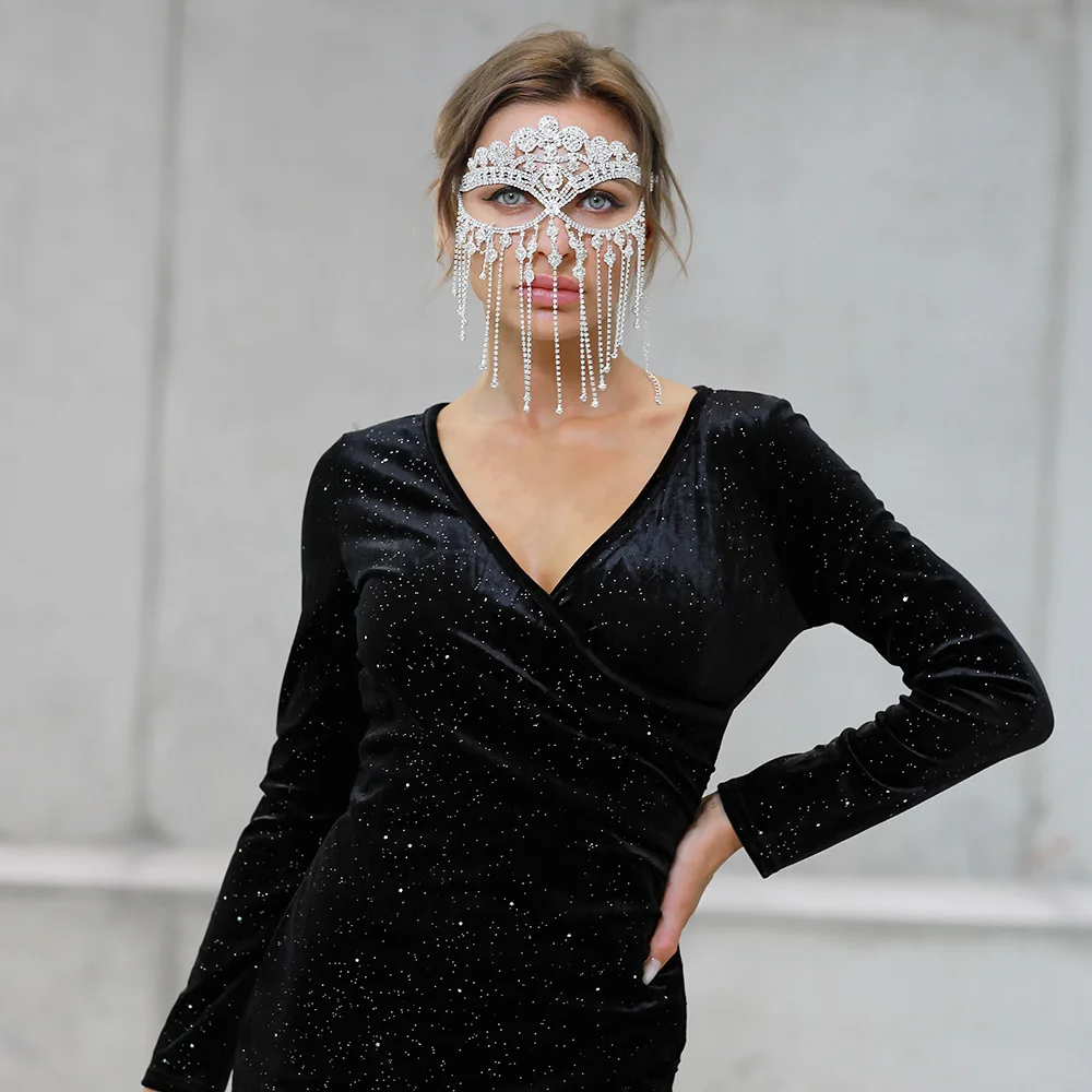 Halloween Masquerade Horror Eve Drill Head Chain Party Masquerade Decoration Props Luxury Rhinestone Dance Mask Tassel Female 
Halloween Masquerade Horror Eve Drill Head Chain Party Masquerade Decoration Props Luxury Rhinestone Dance Mask Tassel Female
