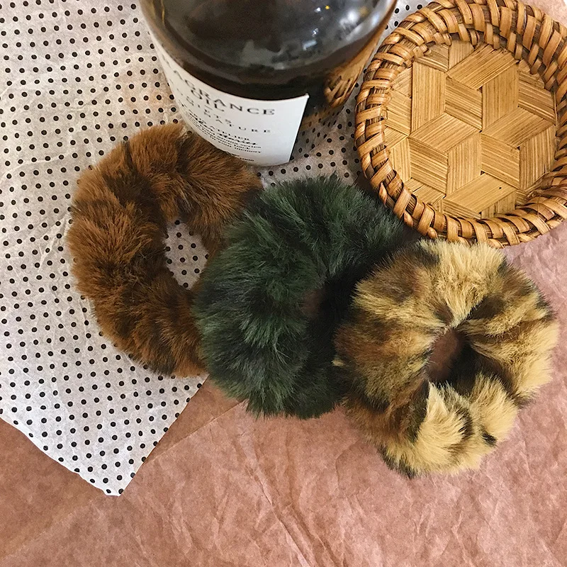 New Vintage Leopard Pattern Plush Hair Loop Super Soft Without Hurting Hair Versatile Headwear Girl Ball Head Hair Ornament
New Vintage Leopard Pattern Plush Hair Loop Super Soft Without Hurting Hair Versatile Headwear Girl Ball Head Hair Ornament