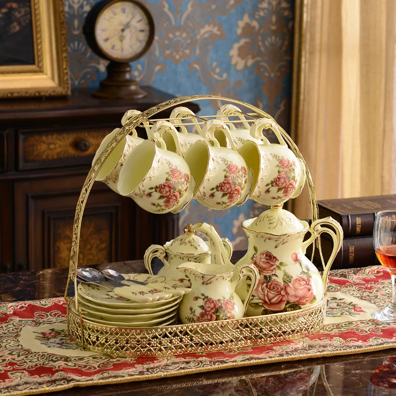 

Европейский керамический кофейный набор, британский чайный сервиз для послеобеденного чая, кофейная чашка и тарелка, Подарочная полка, подарок на свадьбу и день рождения