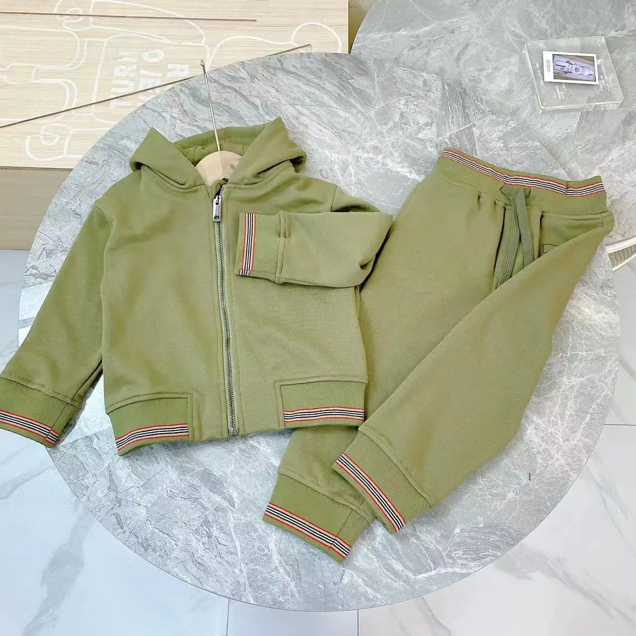 High end Customized Children's Wear 2022 Early Autumn New Product Western Style Boys Simple Fashion Zipper Cardigan Hooded Sport
High end Customized Children's Wear 2022 Early Autumn New Product Western Style Boys Simple Fashion Zipper Cardigan Hooded Sport