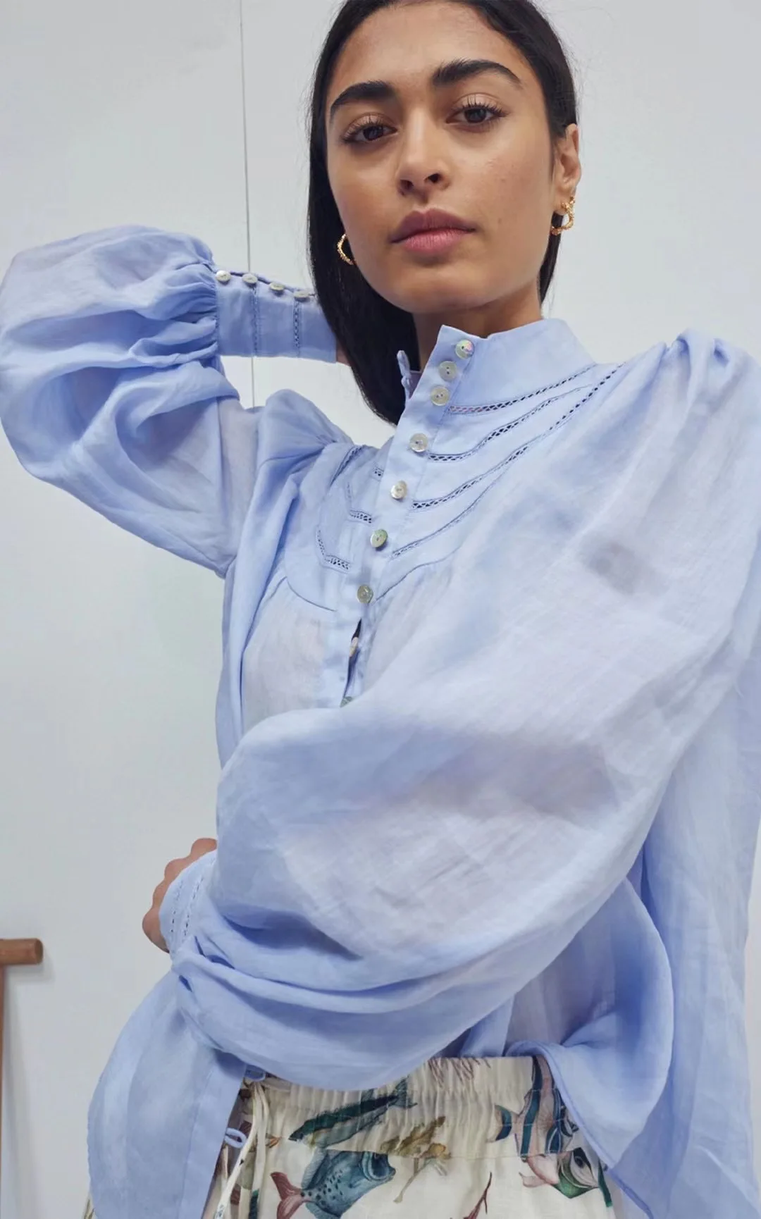 Lady 100% Ramie shirt Long Sleeve Rould Collar Hollow Out Blue Blouse European Fashion Desiger Top
Lady 100% Ramie shirt Long Sleeve Rould Collar Hollow Out Blue Blouse European Fashion Desiger Top