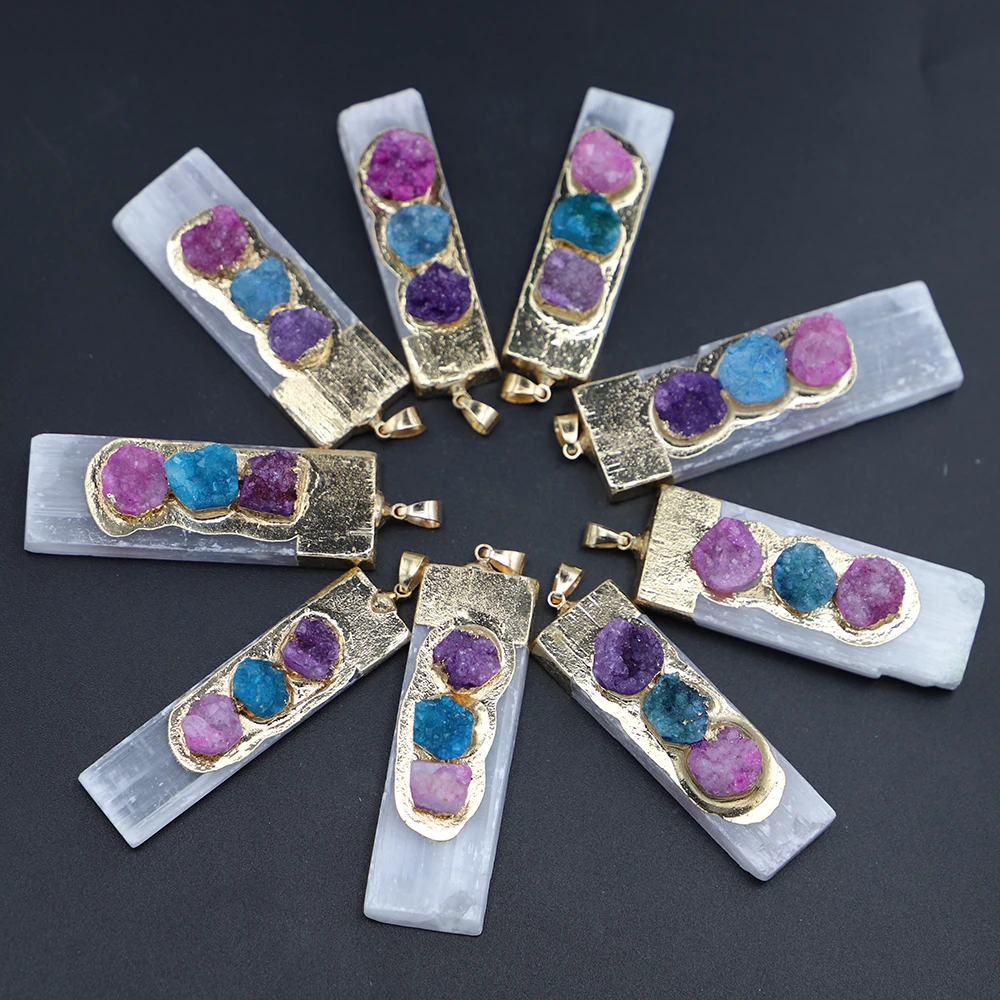 Reiki Natural Stone Selenite Long Shape Gypsum Inlaid With Colored Diamond Crystal Wrapped Gold Head Pendant Mineral Jewelry Acc
Reiki Natural Stone Selenite Long Shape Gypsum Inlaid With Colored Diamond Crystal Wrapped Gold Head Pendant Mineral Jewelry Acc