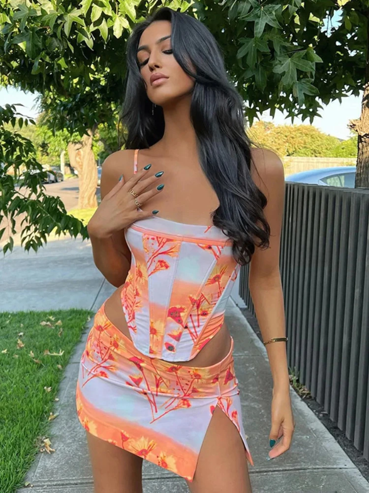 2022 Floral Printing Two Piece Set Women Skinny Irregular Shape Camisole+ Side Slit Color Match Skirt Streetwear Female Outfits
2022 Floral Printing Two Piece Set Women Skinny Irregular Shape Camisole+ Side Slit Color Match Skirt Streetwear Female Outfits