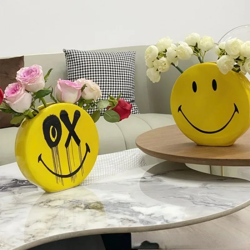 Round Smiling Face Vase Luxury Brand Design Ceramic Flower Vase Flower Arrangement Creative Yellow Smile Round Hydroponic Vase
Round Smiling Face Vase Luxury Brand Design Ceramic Flower Vase Flower Arrangement Creative Yellow Smile Round Hydroponic Vase