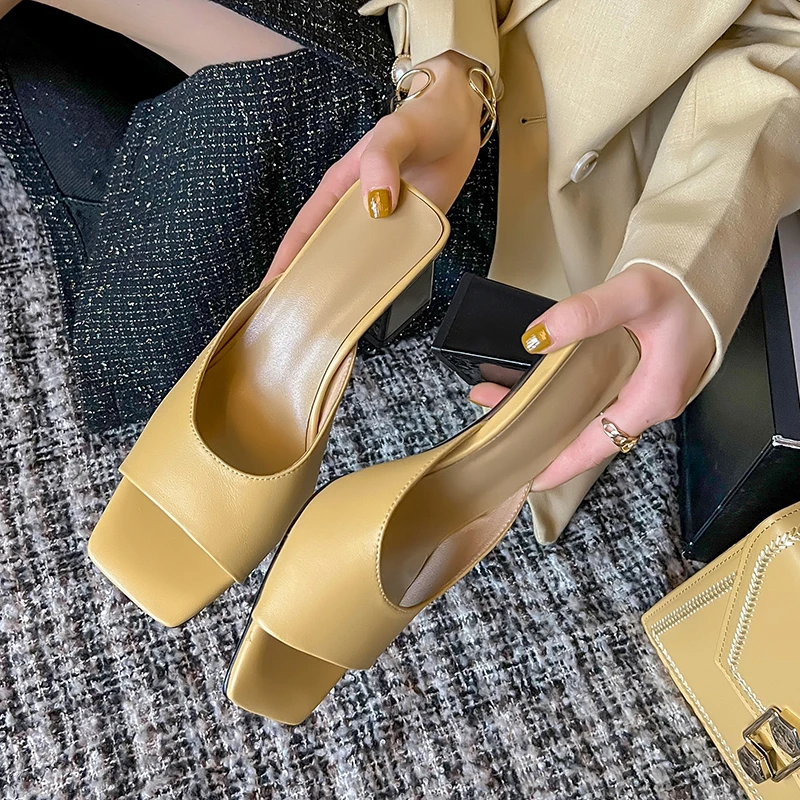 2022 new Women's Slippers natural leather 22-25cm cowhide upper full leather Sexy simple square heel mules woman slippers
2022 new Women's Slippers natural leather 22-25cm cowhide upper full leather Sexy simple square heel mules woman slippers