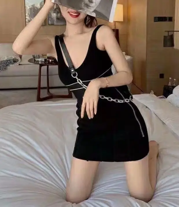 100367 Fashion Classic Trendy Luxury Design Women Summer Sports Short Slim Knit Sexy Bottom Strap Vest Letter Logo Top Skirt A2
100367 Fashion Classic Trendy Luxury Design Women Summer Sports Short Slim Knit Sexy Bottom Strap Vest Letter Logo Top Skirt A2