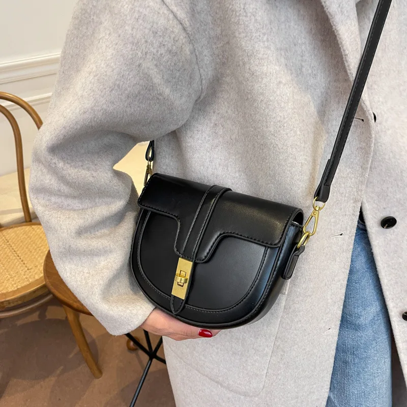 Women Shoulder Fashion Designer Small Crossbody Bag for Woman 2022 Pu Leather Messenger Saddle Bag Female Luxury Handbags Bolsas
Women Shoulder Fashion Designer Small Crossbody Bag for Woman 2022 Pu Leather Messenger Saddle Bag Female Luxury Handbags Bolsas