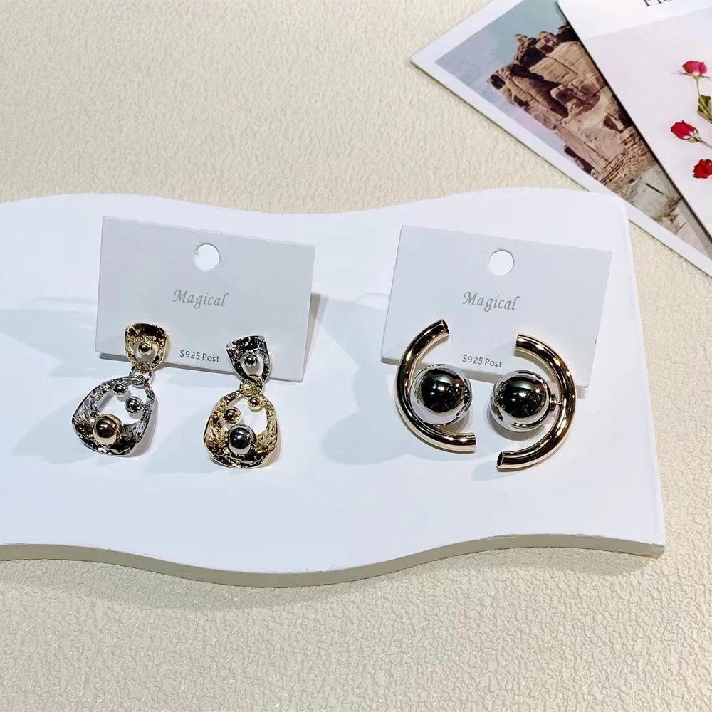 Fashion Temperament Minimalist design Irregular metal ball Earrings for woman's Upscale earrings women accessories
Fashion Temperament Minimalist design Irregular metal ball Earrings for woman's Upscale earrings women accessories