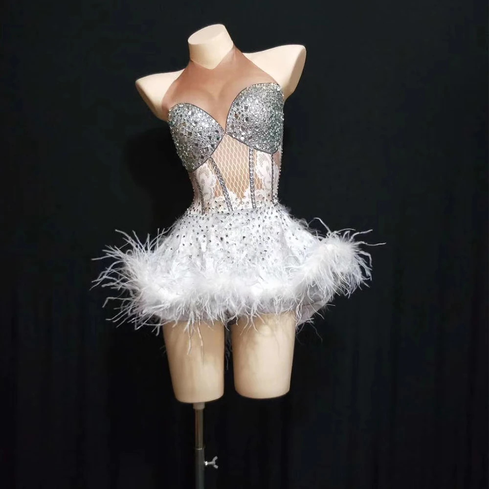 Halter Backless Shining Rhinestones White Feathers Sexy Dress For Women Jazz Latin Clothing Stage Dance Singer Perform Costumes
Halter Backless Shining Rhinestones White Feathers Sexy Dress For Women Jazz Latin Clothing Stage Dance Singer Perform Costumes