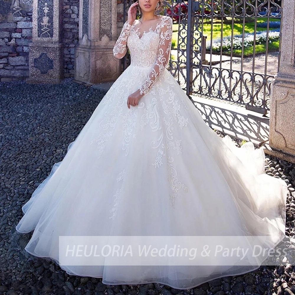 Princess ball gown long sleeve wedding dress plus size V neck lace applique wedding bride dress custom made 
Princess ball gown long sleeve wedding dress plus size V neck lace applique wedding bride dress custom made